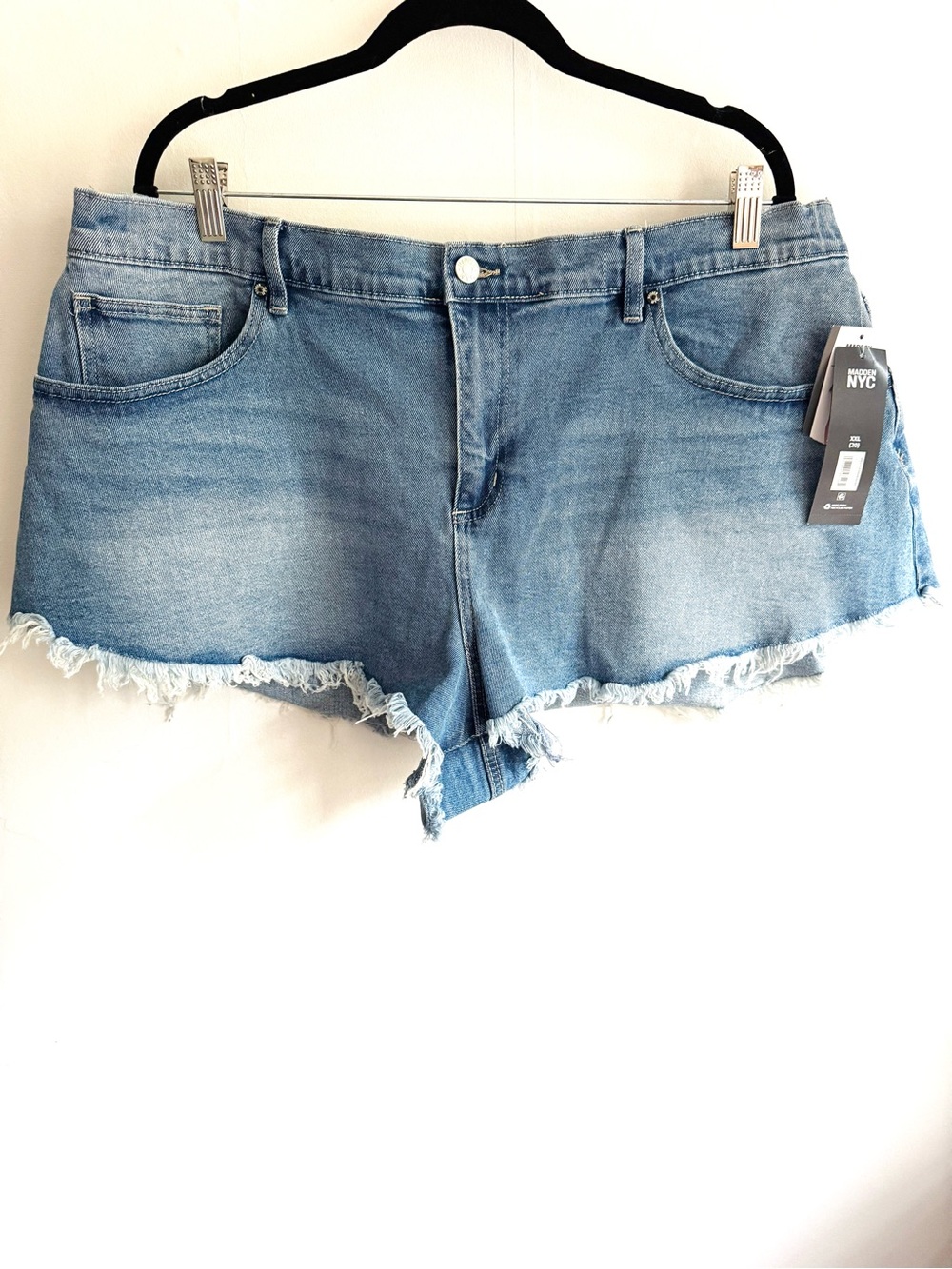 Madden NYC Light Wash Frayed Hem Denim Short NWT
